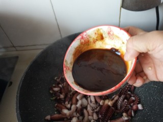 24、酱香干锅鱿鱼烤箱版,甜面酱汁