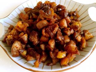 12、辣子鸡丁,炸熟后盛出备用。