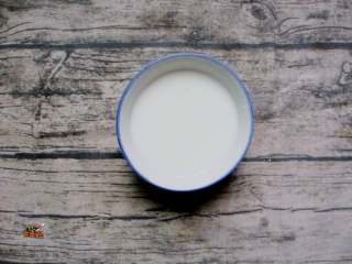 7、延吉小吃——沾串,准备一碗水淀粉