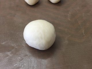 6、最爱鲜肉月饼,包成团