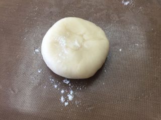 7、最爱鲜肉月饼,将收口朝上