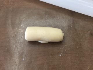 9、最爱鲜肉月饼,卷成一条后放一边