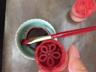 19、最爱鲜肉月饼,如果要压花 就买个模具（上面➕食用红色素兑少许水）