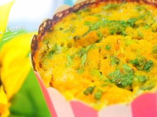 8、鸡蛋虾肉南瓜杯,烤好的鸡蛋南瓜杯依旧很水润。