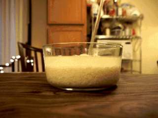 3、生炒腊味糯米饭 | 治愈的一口，让你远离所有烦恼,糯米洗净后用冷水提前浸泡3小时左右