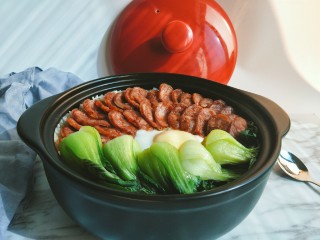 13、砂锅煲仔饭,香喷喷的煲仔饭就来了。