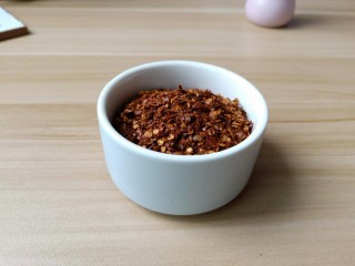4、万能酱料【香辣牛肉酱】,辣椒粉150克【爱吃辣一点的可以选择朝天椒】