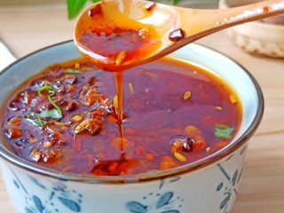 12、万能酱料【香辣牛肉酱】,看看这红油，拿来拌面最合适不过了。