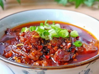 13、万能酱料【香辣牛肉酱】,牛肉酱拌饭一样是美味佳肴。