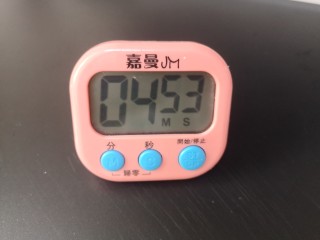 15、莲藕饼,先定时5分钟(利用蒸的时间去做其它)