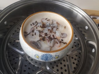 34、莲藕饼,放入炸葱(炸葱起到鲜香)