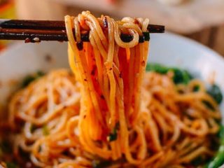 11、老干妈拌面,开吃