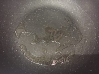 14、吃豆腐+酸辣腐方鸡丁,锅里放10g油，中火