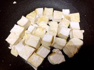 16、吃豆腐+酸辣腐方鸡丁,煎至基本呈金黄色