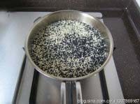 15、苏式松仁枣泥&椒盐麻仁月饼,芝麻仁焙熟