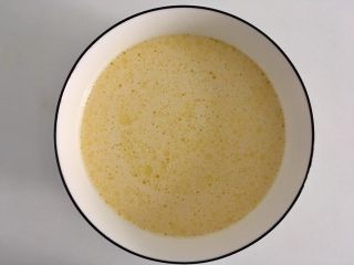 9、减肥版香蕉可丽饼,搅匀后的最终饼糊