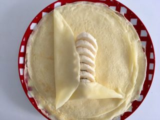 17、减肥版香蕉可丽饼,用皮包上