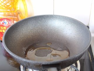 9、糖醋排骨～上海本帮菜,炒至琥珀色为佳。