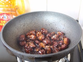 13、糖醋排骨～上海本帮菜,上海本帮特色糖醋排骨炒好了。