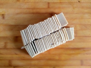 2、热恋的味道之辛辣千叶豆腐,千叶豆腐解冻切片（没有完全化开容易切）