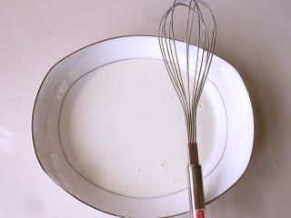 6、玫瑰芝士流心月饼,搅拌均匀后静置片刻