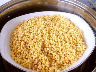 10、玫瑰芝士流心月饼,第二天放到蒸笼上蒸1h左右