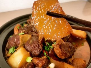 14、红烧羊排炖萝卜小火锅,萝卜晶莹剔透,入口即化