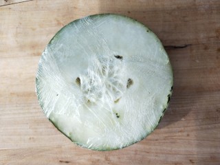 4、喜气盈门冬瓜炖煮焖罐肉,超市买来冬瓜,也可以是萝卜,都好吃。