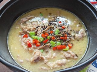 24、酸汤肥牛,还没吃 香味儿已经顺着鼻子到了胃里，胃开始告诉脑子，饿了。