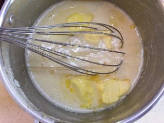 28、自制奶黄馅广式小月饼,加入无盐黄油,品牌不限,但是注意要动物性黄油,拒绝植物性黄油