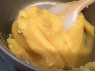 33、自制奶黄馅广式小月饼,炒啊炒,炒到地老天荒,直至奶黄馅成型