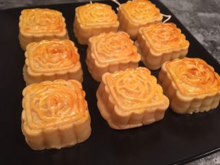 56、自制奶黄馅广式小月饼,成品图1