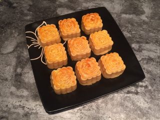 57、自制奶黄馅广式小月饼,成品图2