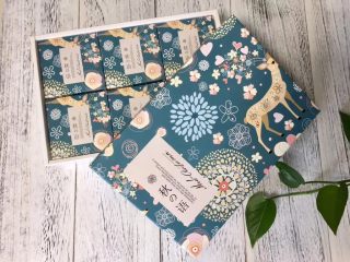 61、自制奶黄馅广式小月饼,装到漂酿的盒子里,过节送礼特有面子,私房售卖也是不错的选择