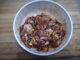 22、广式糯米鸡,抓匀入味，腌制10分钟以上