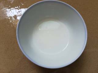 34、广式糯米鸡,一份淀粉四份水的比例，我想应该没有人用热水混合吧(,,• ₃ •,,)