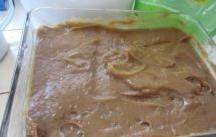 4、凉拌韩式橡子冻,面糊装进玻璃容器表面抹平放冷