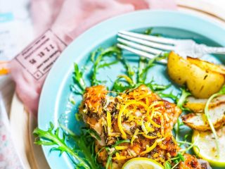 3、快手零失败的圣诞菜 蜜糖烤鸡翅+柠檬烤鸡,烤好的小土豆软软糯糯的，伴着迷迭香的味道，烤的时候就能闻到香气，迷迭香和土豆是如此的搭配！