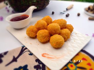 12、让你欲罢不能的欢乐土豆球,蘸着番茄酱，小朋友超级爱！