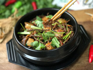 17、#菌类料理# 麻辣茶树菇干锅,麻辣鲜香有嚼劲,真的超级好吃