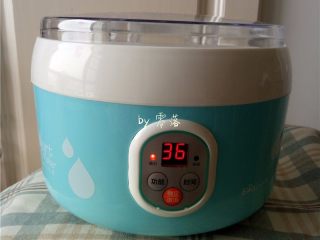 14、自制酒酿(酸奶机版),接上插座,通电;功能选择“酸奶”,时间选择“36”个小时,选择“确定”;