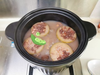 6、节瓜汤【养颜素汤】,大火煲滚30分钟，转中小火煲1个半小时。