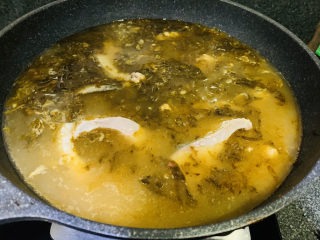 18、炖草鱼,大火先煮开；