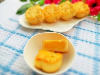 12、金沙奶黄月饼,如图成品图
