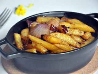 12、孜然土豆条,可以愉快地开吃啦。