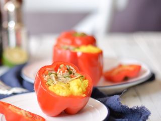 14、灯笼椒米片盅,外层的椒皮酸甜