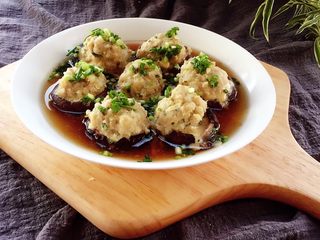 14、香菇酿肉,汤用来拌饭，不二之选。