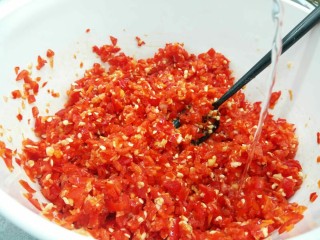 11、剁椒酱,最后加1勺白酒，拌均匀