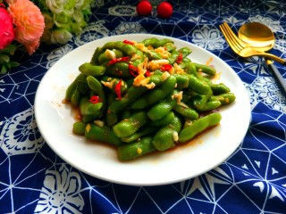 1、凉拌毛豆,美美图片来一张。