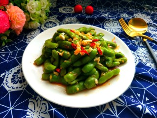 14、凉拌毛豆,装盘，拍照，美美哒！